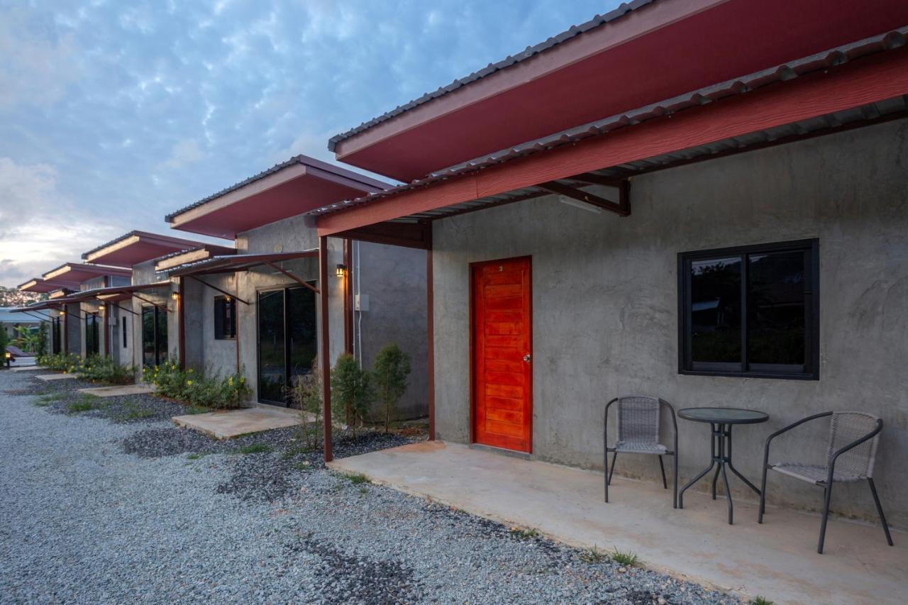 Malinee Resort Pantai Bang Tao Bagian luar foto