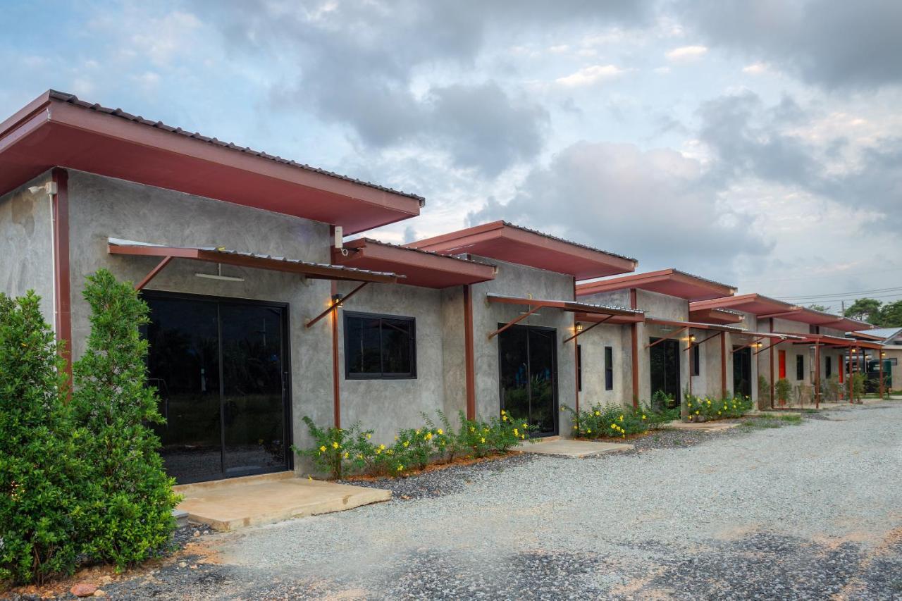Malinee Resort Pantai Bang Tao Bagian luar foto